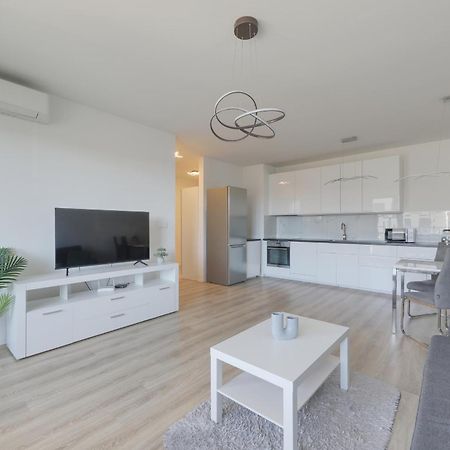 Bazova Apartment With Free Parking Bratislava Buitenkant foto