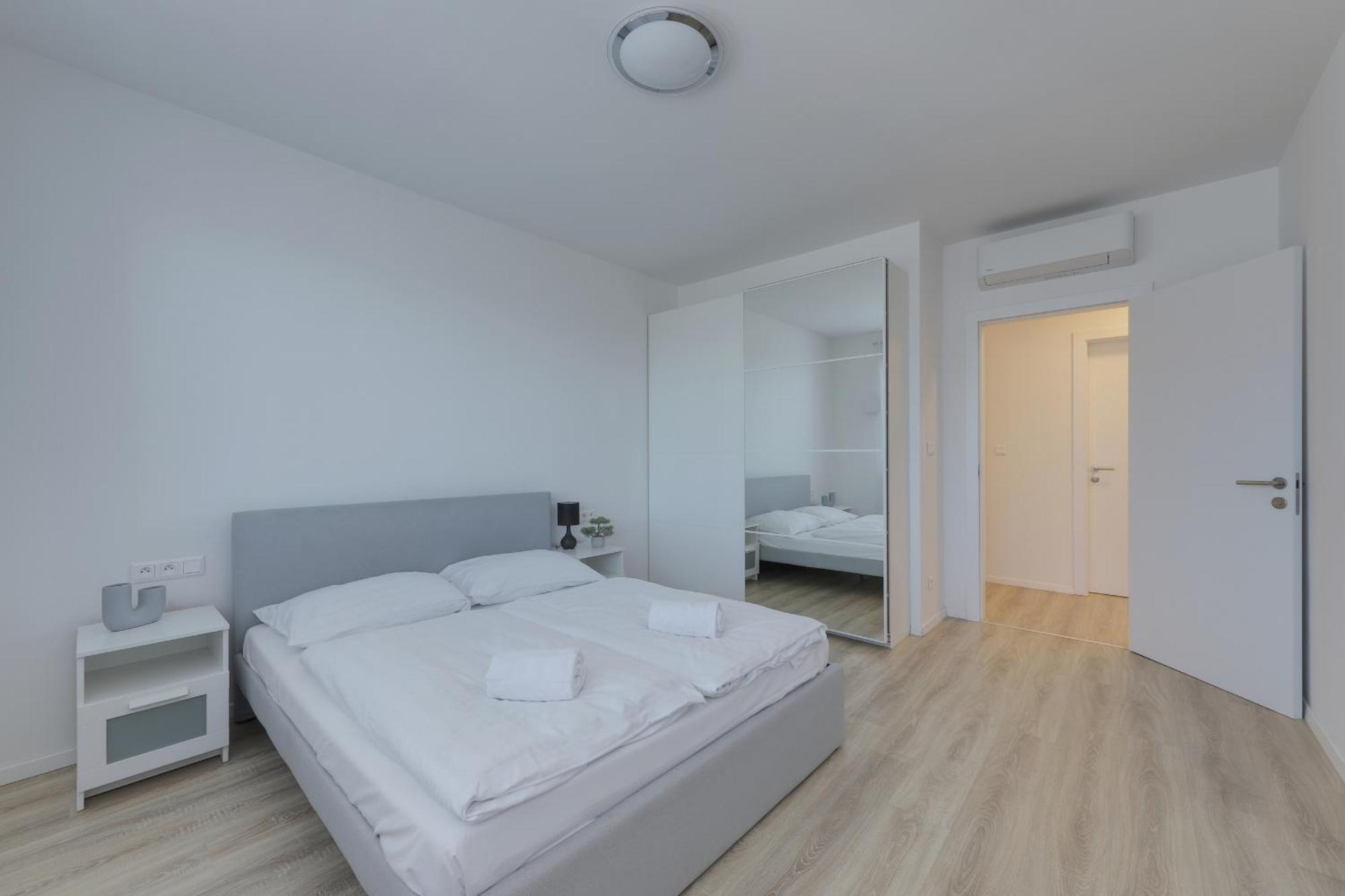 Bazova Apartment With Free Parking Bratislava Buitenkant foto